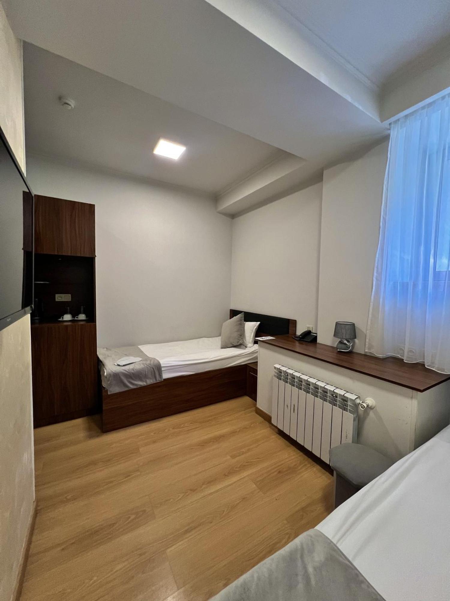 Mashtots Hotel Γιερεβάν Εξωτερικό φωτογραφία