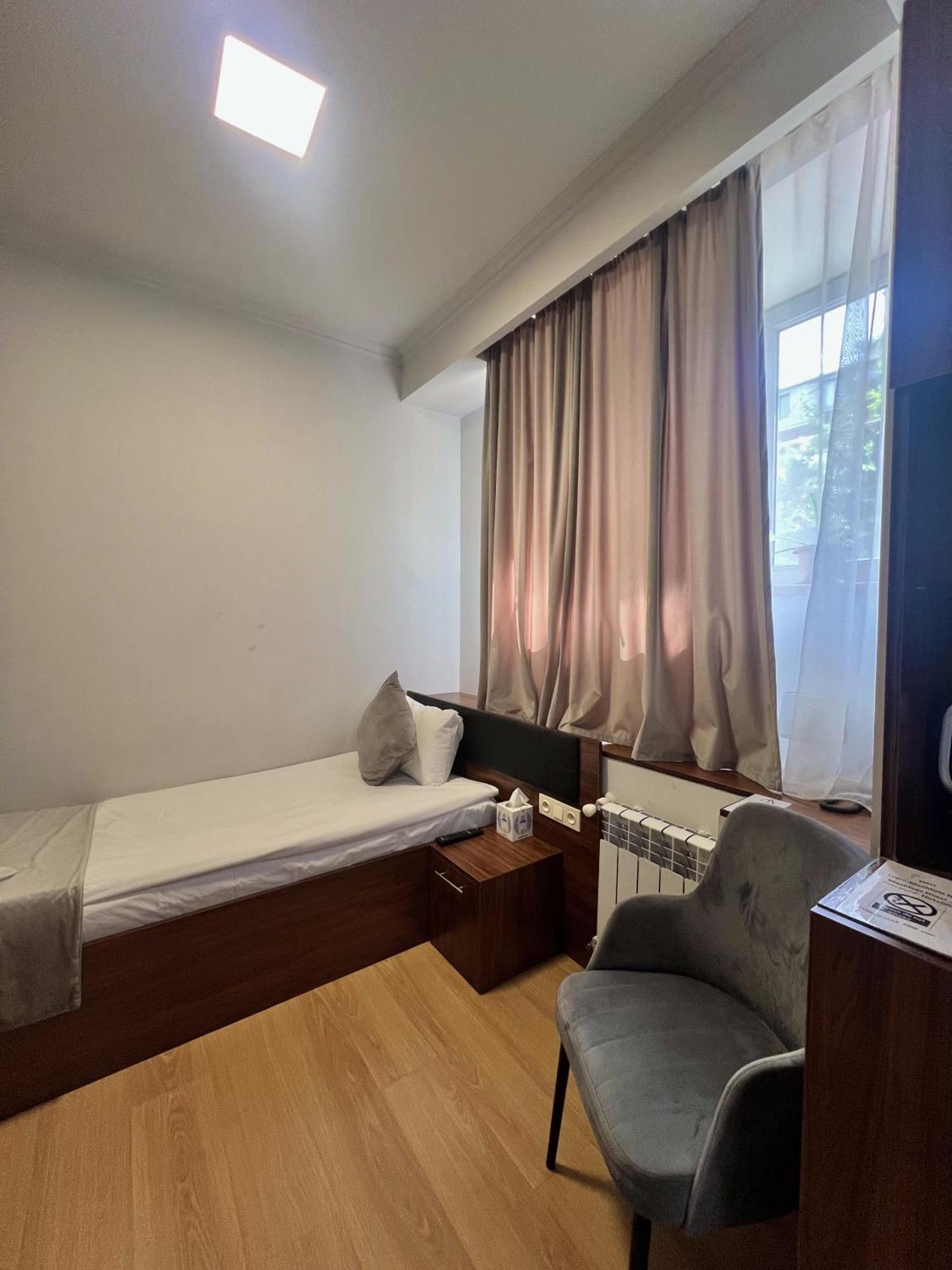Mashtots Hotel Γιερεβάν Εξωτερικό φωτογραφία